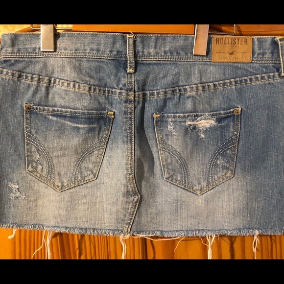 3 for $40 🤩 Hollister Distressed Mini Jean Skirt - Picture 2 of 3
